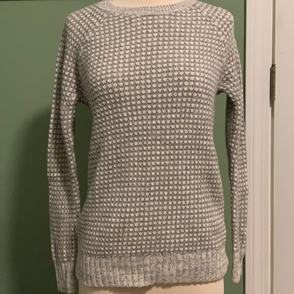 Banana Republic grey and white sweater
